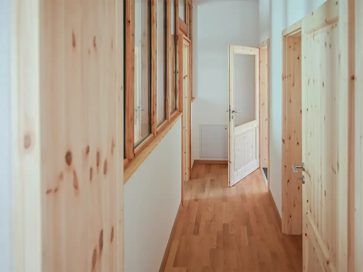 Innenausbau mit Holztüren und Holzfenstern durch NordWerk Rügen