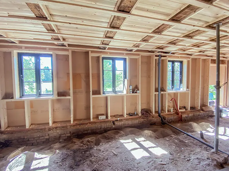 Innenausbau mit Holzständerkonstruktion bei einer Sanierung in Zubzow