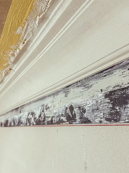 Detailaufnahme von Stuckarbeiten im Jägerhof auf Rügen während der Sanierung durch NordWerk