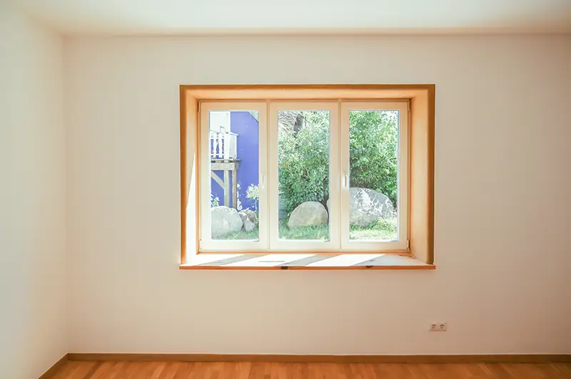 Fenster mit Lehmputz-Laibung – NordWerk Zimmerei Rügen